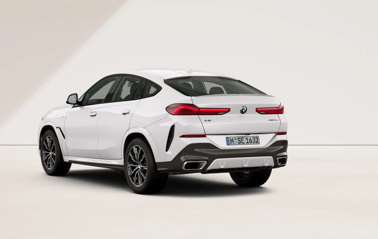 BMW X6 xDrive30d M Sport - vista posteriore tre quarti bianco