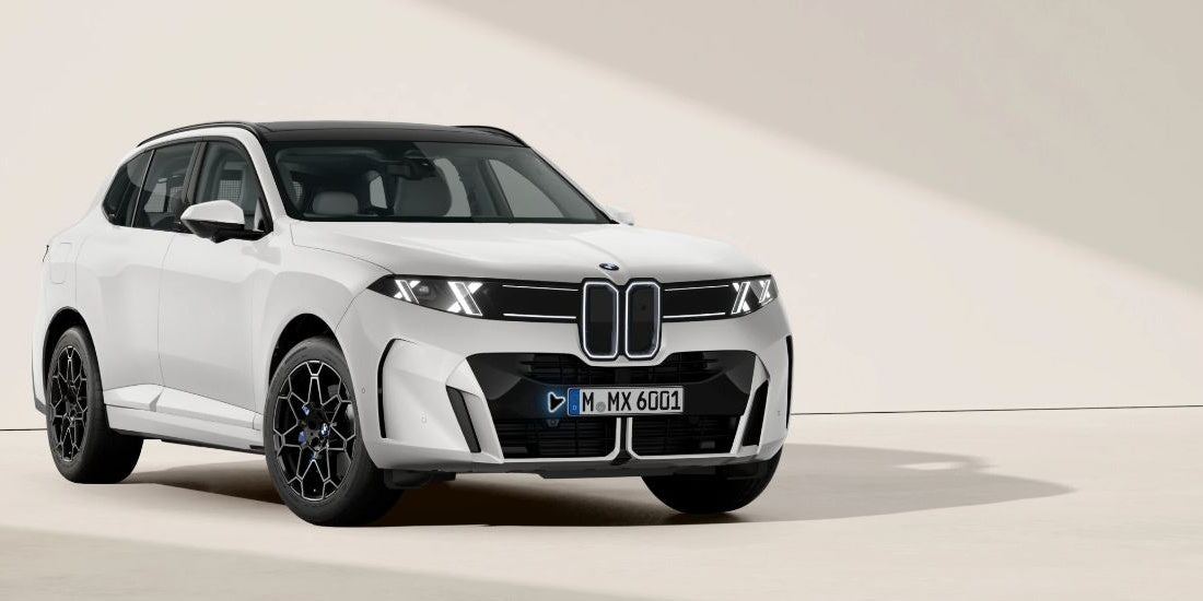 BMW X5 xDrive40d M Sport Automatica – vista esterna anteriore a tre quarti in bianco