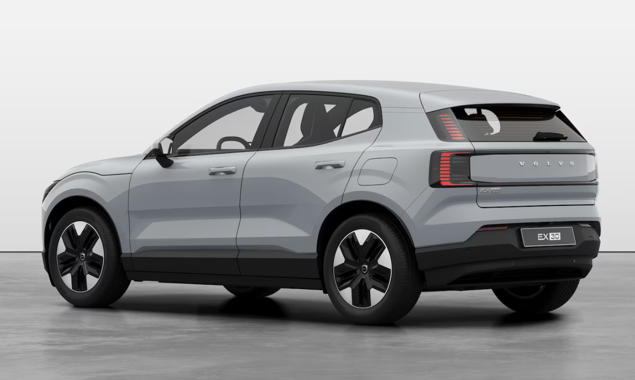VOLVO EX30 Single Motor Extended Range Plus Automatica Noleggio Lungo Termine Privati - Solorent.it
