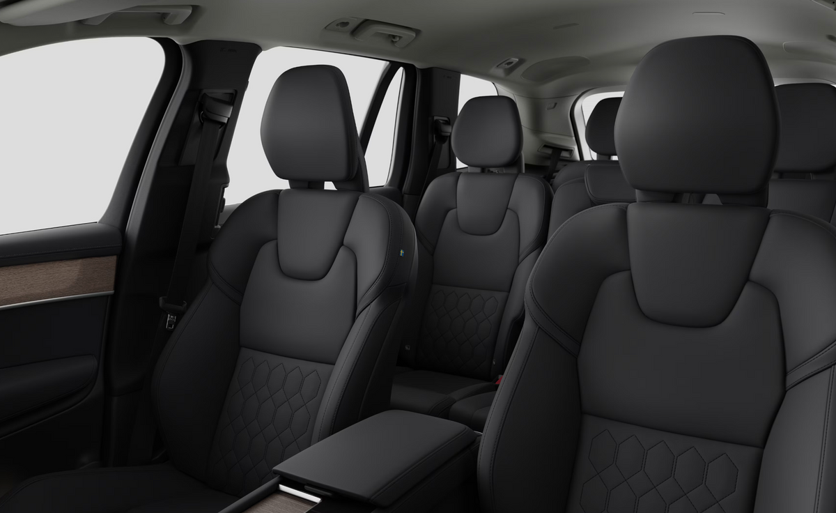 VOLVO XC90 T8 AWD plug-in 7p Plus Ultra Bright Noleggio Lungo Termine Privati - Solorent.it