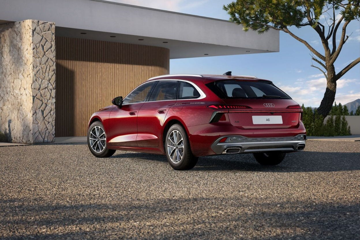 Audi A6 Avant e-hybrid quattro 220 kW S tronic Business – vista tre quarti posteriore rosso Grenadine