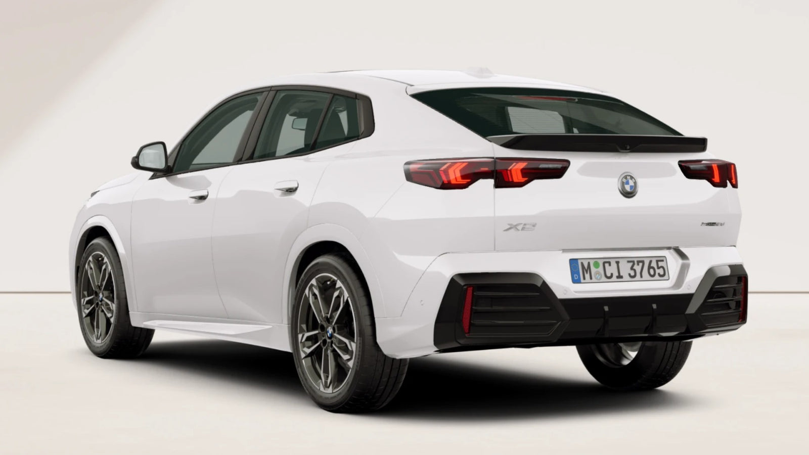 BMW X2 sDrive18d M Sport noleggio lungo termine - Alpin White vista posteriore