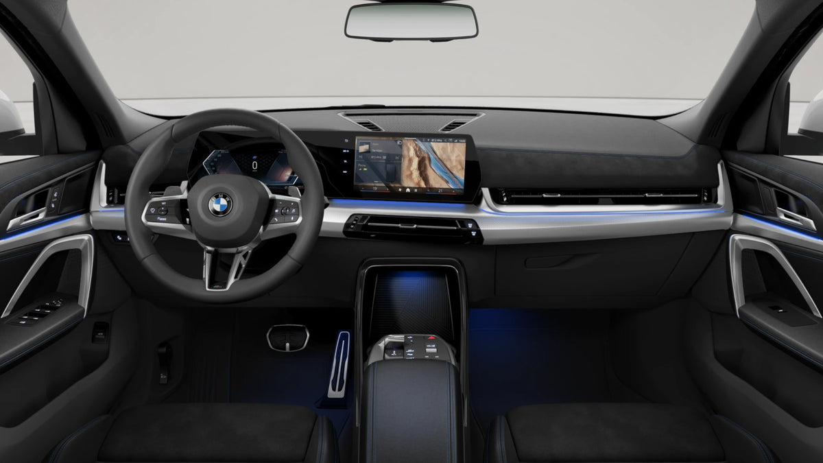 BMW X2 sDrive18d M Sport noleggio lungo termine - interni plancia Curved Display